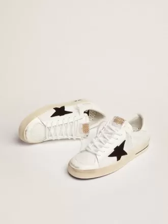 Stardan mit weißen Leder- und Mesh-Einsätzen und schwarzem Wildlederstern