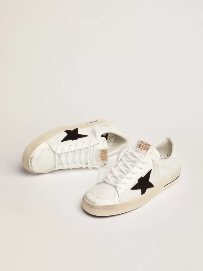 Stardan mit weißen Leder- und Mesh-Einsätzen und schwarzem Wildlederstern