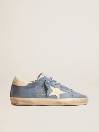 Super-Star aus hellblauem Wildleder mit beigem Lederstern und Fersenlasche