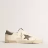 Super-Star aus Nappaleder mit grauem Wildlederstern und Fersenlasche