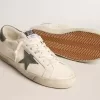 Super-Star aus Nappaleder mit grauem Wildlederstern und Fersenlasche