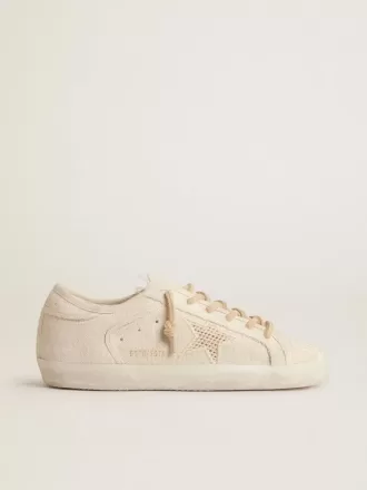 Super-Star aus perlfarbenem Canvas mit einem Ton-in-Ton-Sterneffekt aus Mesh