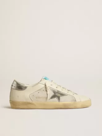 Super-Star aus weißem Leder und Wildleder mit silbernem und goldenem Lederstern