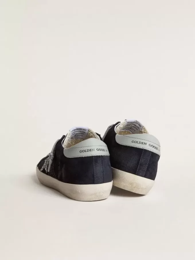 Super-Star für Damen aus blauem Wildleder, mit silbernem Glitzerstern und Lederlasche am Absatz