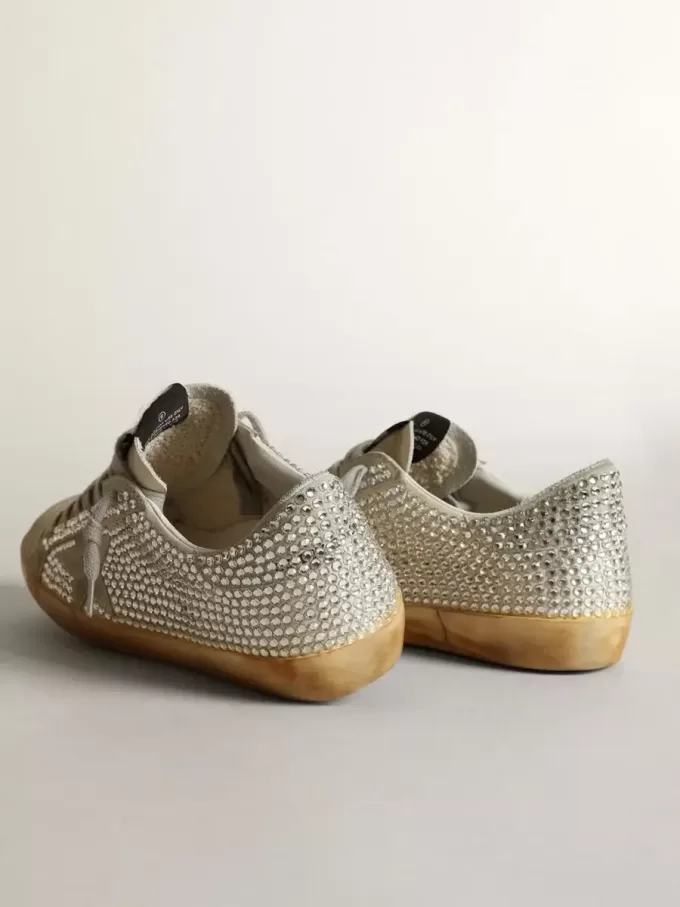 Super-Star für Damen aus gealtertem weißem Nubukleder mit Swarovski-Kristallen