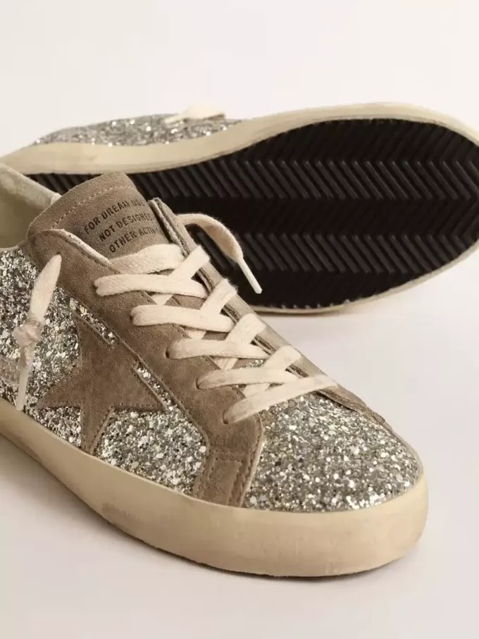 Super-Star für Damen in Platin-Glitzer mit taubengrauem Wildlederstern