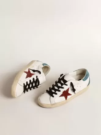 Super-Star für Damen mit burgunderrotem Wildlederstern und hellblauem Glitzer-Fersenriemen