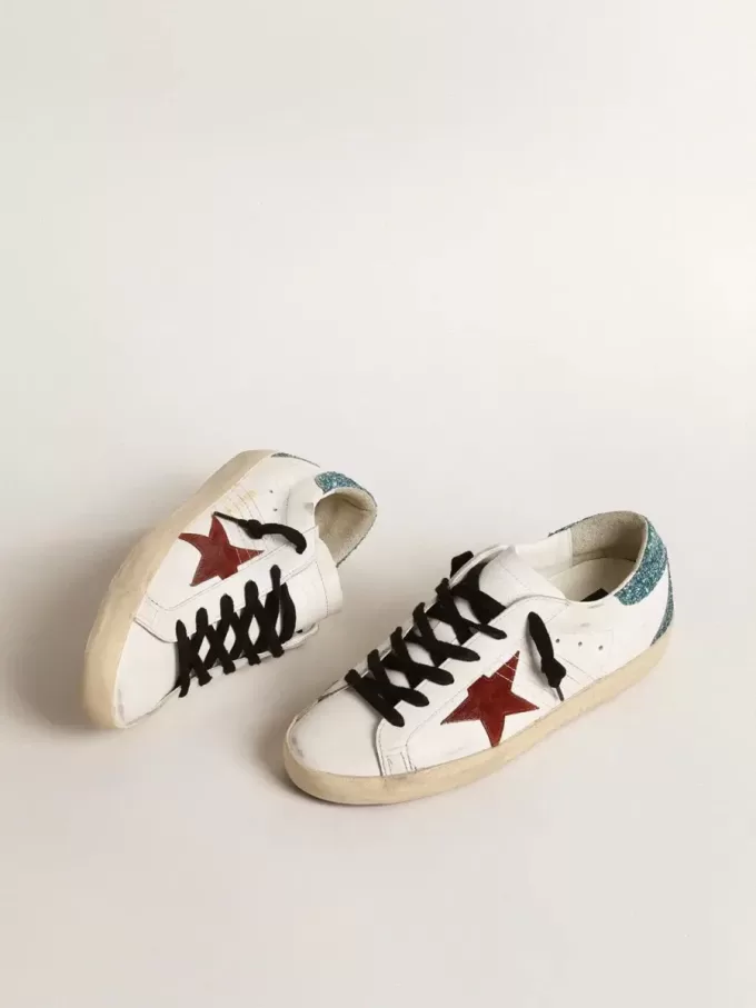 Super-Star für Damen mit burgunderrotem Wildlederstern und hellblauem Glitzer-Fersenriemen