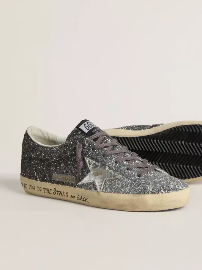 Super Star für Damen mit glitzerndem Obermaterial und silbernem Metallic-Lederstern
