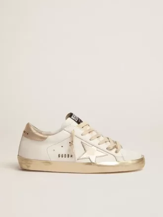 Super-Star für Damen mit goldglitzerndem Foxing und Metallnieten-Schriftzug