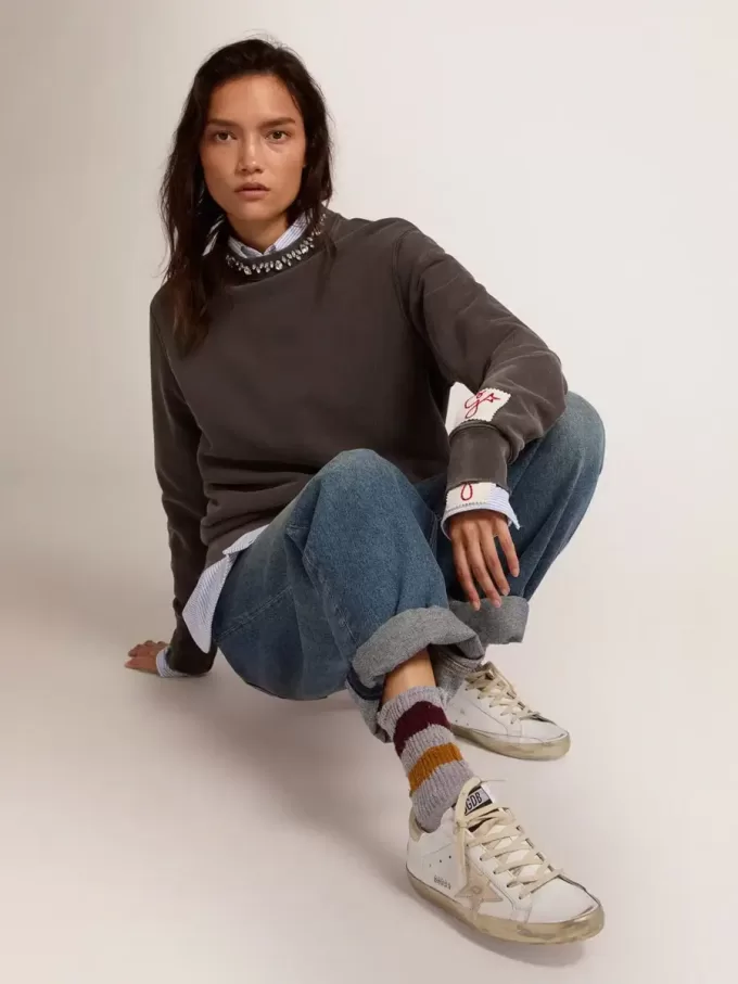Super-Star für Damen mit goldglitzerndem Foxing und Metallnieten-Schriftzug