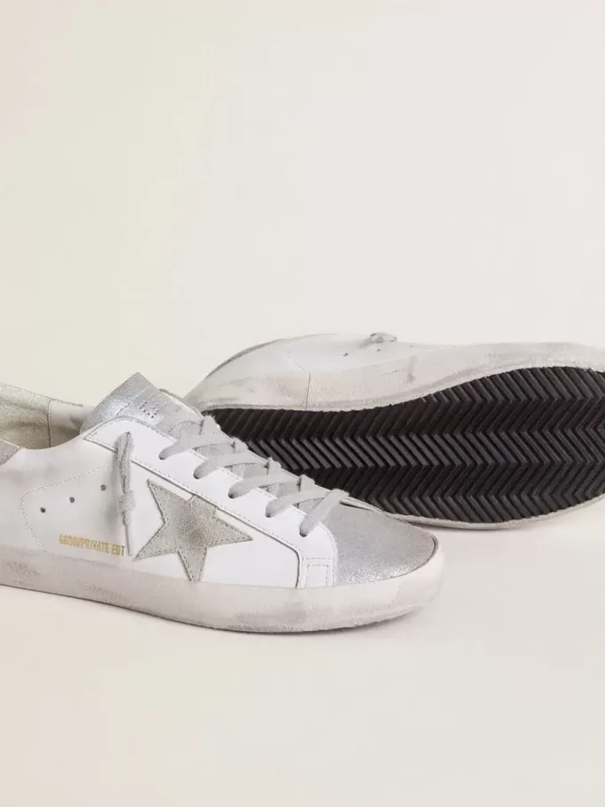 Super-Star für Damen mit grauem Wildlederstern und silbernen Glitzereinsätzen Super-Star für Damen mit grauem Wildlederstern und silbernen Glitzereinsätzen