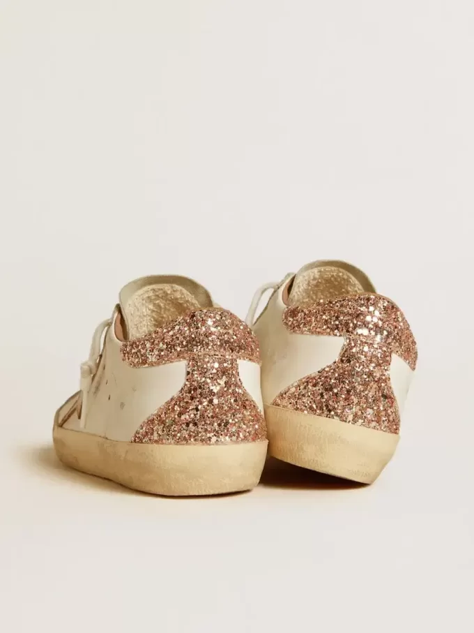 Super-Star für Damen mit nudefarbenem Lederstern und goldglitzernder Fersenlasche Super-Star für Damen mit nudefarbenem Lederstern und goldglitzernder Fersenlasche