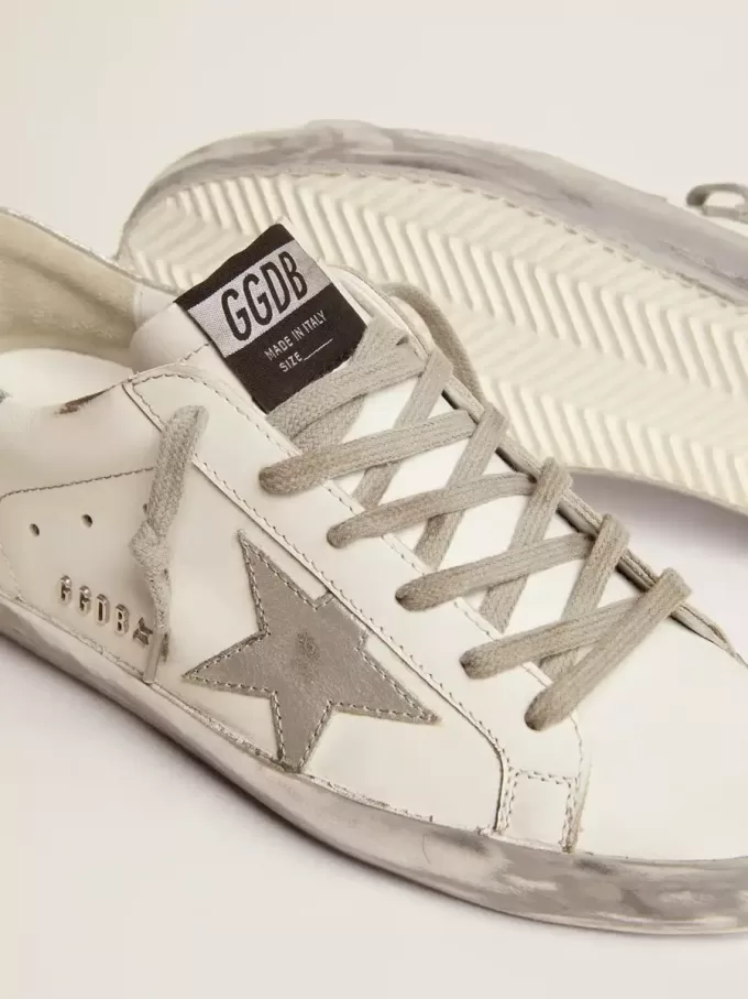 Super-Star für Damen mit silbernem Glitzerrand und Metallnieten-Schriftzug