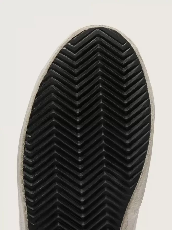 Super-Star für Damen mit weißem Wildlederstern und schwarzer Fersenlasche aus Leder mit Krokodilprägung Super-Star für Damen mit weißem Wildlederstern und schwarzer Fersenlasche aus Leder mit Krokodilprägung