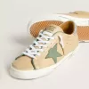 Super-Star LTD aus beigem Leder mit grünem Wildlederstern und silberfarbenem Lederabsatz