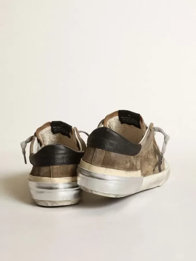 Super-Star LTD aus militärgrünem Wildleder mit aufgedrucktem Stern