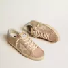 Super-Star LTD aus weißem Mesh und rosa Nubukleder mit Swarovski-Kristallen an der Fersenlasche