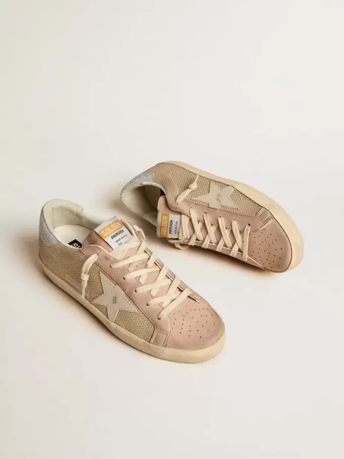 Super-Star LTD aus weißem Mesh und rosa Nubukleder mit Swarovski-Kristallen an der Fersenlasche