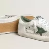 Super-Star LTD für Damen aus weißem Wildleder und Mesh mit grünem Lederstern und silberfarbenem Lederabsatz
