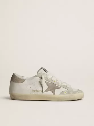Super-Star LTD für Damen mit beigem Wildlederstern und Fersenlasche sowie Blumenstickerei