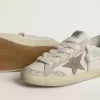 Super-Star LTD für Damen mit beigem Wildlederstern und Fersenlasche sowie Blumenstickerei