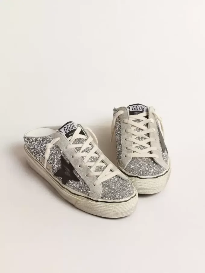 Super-Star Sabot für Damen in silbernem Glitzer mit schwarzem Lederstern Super-Star Sabot für Damen in silbernem Glitzer mit schwarzem Lederstern