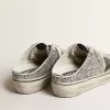 Super-Star Sabot für Damen in silbernem Glitzer mit schwarzem Lederstern Super-Star Sabot für Damen in silbernem Glitzer mit schwarzem Lederstern
