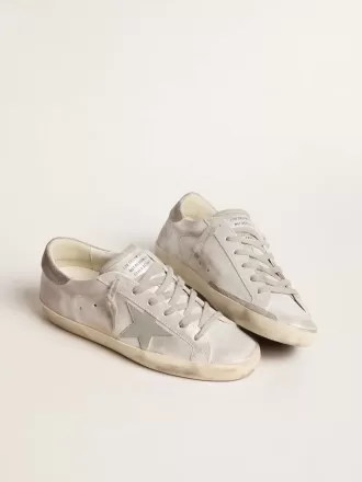 Super-Star-Sneaker aus grau-weißem Leder mit Glitzereffekt und Lederstern