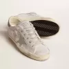 Super-Star-Sneaker aus grau-weißem Leder mit Glitzereffekt und Lederstern