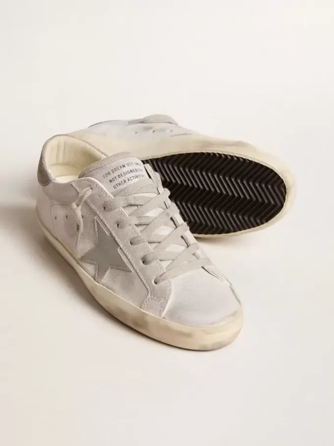 Super-Star-Sneaker aus grau-weißem Leder mit Glitzereffekt und Lederstern