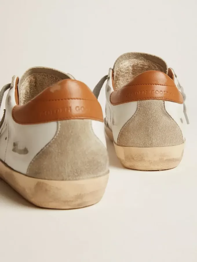 Super-Star-Sneaker für Damen mit Stern aus Wildleder und brauner Fersenlasche