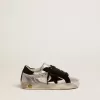 Super-Star Sneakers aus silbernem Leder mit Wildledereinsätzen Super-Star Sneakers aus silbernem Leder mit Wildledereinsätzen