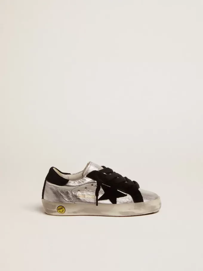 Super-Star Sneakers aus silbernem Leder mit Wildledereinsätzen Super-Star Sneakers aus silbernem Leder mit Wildledereinsätzen