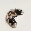 Super-Star Sneakers aus silbernem Leder mit Wildledereinsätzen Super-Star Sneakers aus silbernem Leder mit Wildledereinsätzen