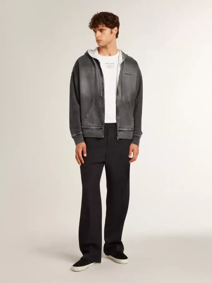 Sweatshirt in Anthrazit mit Sprüheffekt und Nieten