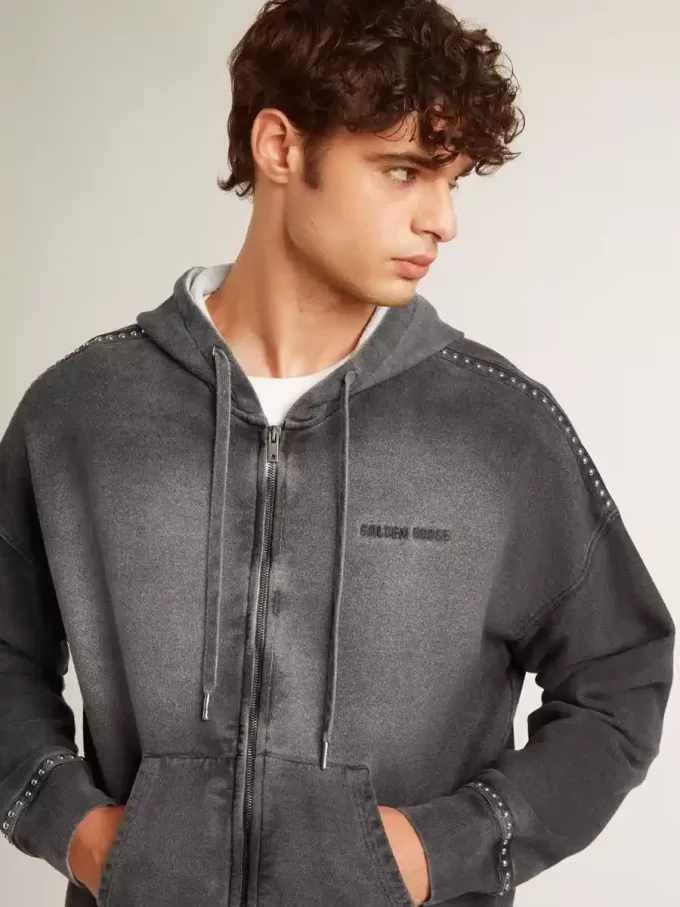 Sweatshirt in Anthrazit mit Sprüheffekt und Nieten