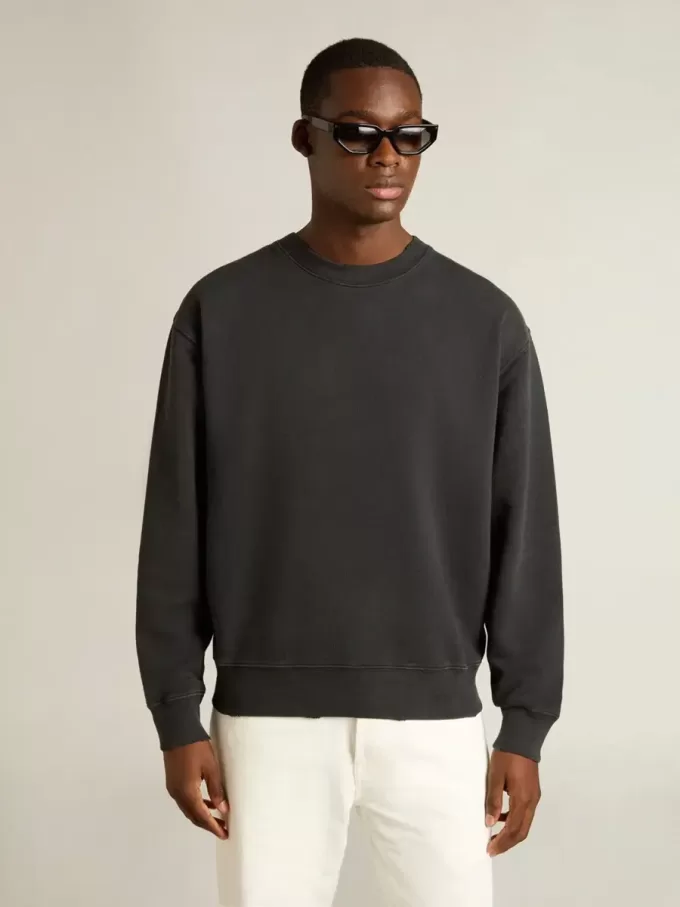 Sweatshirt in gewaschenem Schwarz mit umgekehrtem Logo auf der Rückseite – Jersey Capsule