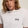 T-Shirt aus der White Star Collection mit kontrastierendem schwarzem Logo und Stern T-Shirt aus der White Star Collection mit kontrastierendem schwarzem Logo und Stern
