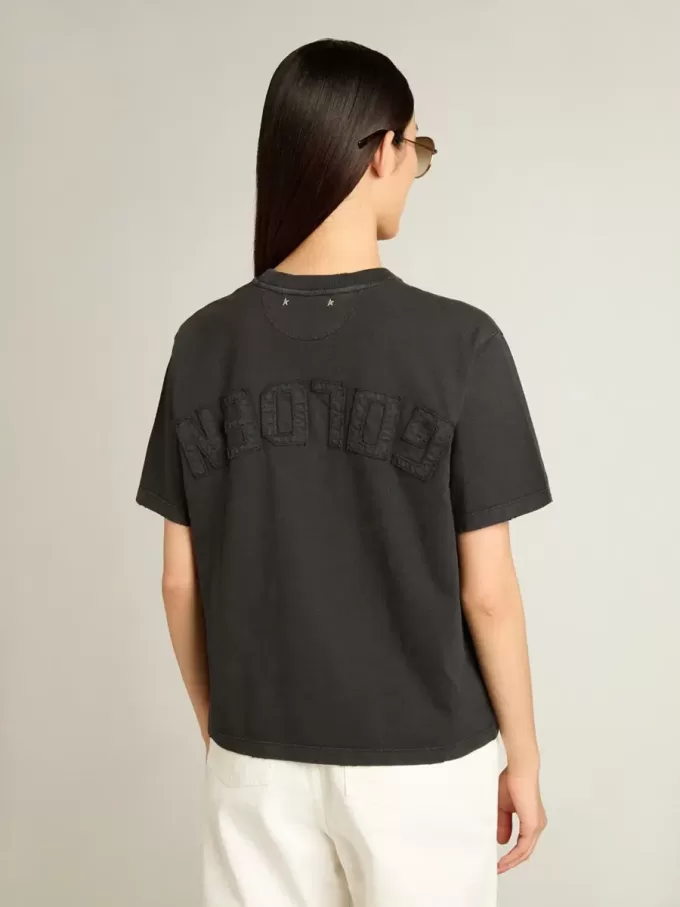 T-Shirt in gewaschenem Schwarz mit umgekehrtem Logo auf der Rückseite – Jersey Capsule