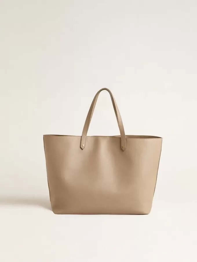 Taubengraue Pasadena-Tasche aus glattem Leder mit goldenem Logo