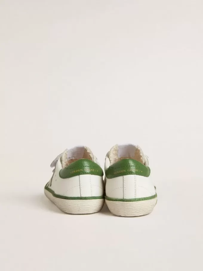 Teen Old School aus weißem Leder mit grüner Nappa-Fersenlasche und grünem Einsatz