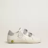 Teen Old School aus weißem Leder mit silberner Swarovski-Kristall-Fersenkappe und Riemen Teen Old School aus weißem Leder mit silberner Swarovski-Kristall-Fersenkappe und Riemen
