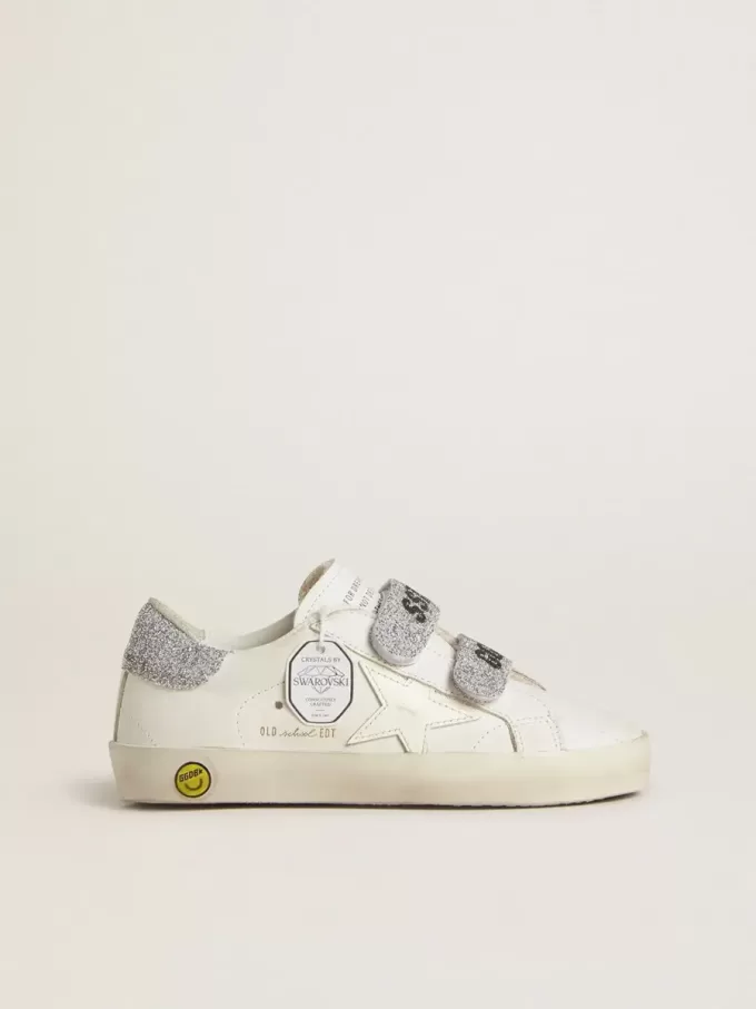 Teen Old School aus weißem Leder mit silberner Swarovski-Kristall-Fersenkappe und Riemen Teen Old School aus weißem Leder mit silberner Swarovski-Kristall-Fersenkappe und Riemen
