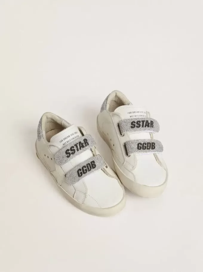 Teen Old School aus weißem Leder mit silberner Swarovski-Kristall-Fersenkappe und Riemen Teen Old School aus weißem Leder mit silberner Swarovski-Kristall-Fersenkappe und Riemen
