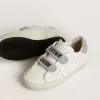 Teen Old School aus weißem Leder mit silberner Swarovski-Kristall-Fersenkappe und Riemen Teen Old School aus weißem Leder mit silberner Swarovski-Kristall-Fersenkappe und Riemen