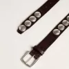 Trinidad-Gürtel aus dunkelbraunem Leder mit silbernen Maxi-Nieten Trinidad-Gürtel aus dunkelbraunem Leder mit silbernen Maxi-Nieten
