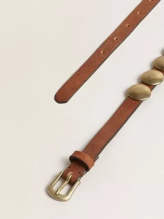 Trinidad-Gürtel aus gealtertem hellbraunem Leder mit goldenen Maxi-Nieten Trinidad-Gürtel aus gealtertem hellbraunem Leder mit goldenen Maxi-Nieten