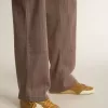 True-Star für Herren aus tabakfarbenem Wildleder mit weißem Stern und platinfarbenem Fersenriemen True-Star für Herren aus tabakfarbenem Wildleder mit weißem Stern und platinfarbenem Fersenriemen