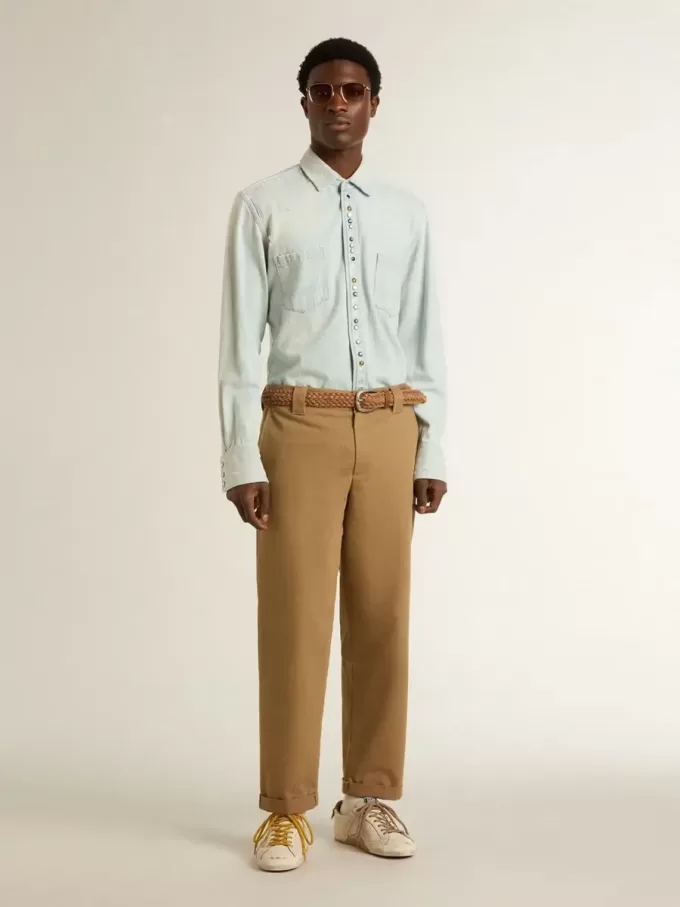 True-Star für Herren aus weißem Nappaleder mit goldfolienbeschichtetem Lederstern und beigem Wildleder-Fersenriemen True-Star für Herren aus weißem Nappaleder mit goldfolienbeschichtetem Lederstern und beigem Wildleder-Fersenriemen